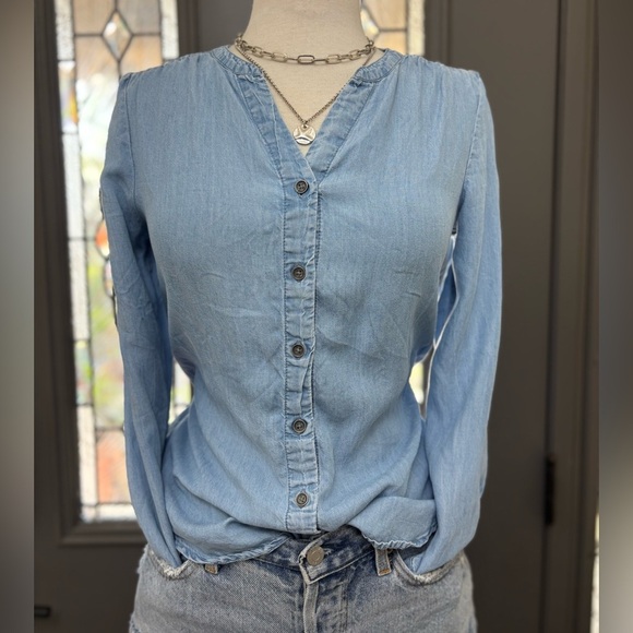 Beachlunchlounge Women’s Chambray Oversized Relaxed Smocked Button Front Shirt - Picture 1 of 10